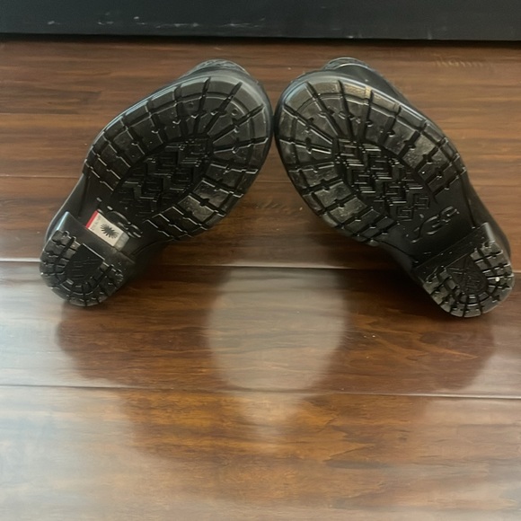 Kids ugg rainboots in size 4 - Picture 8 of 13
